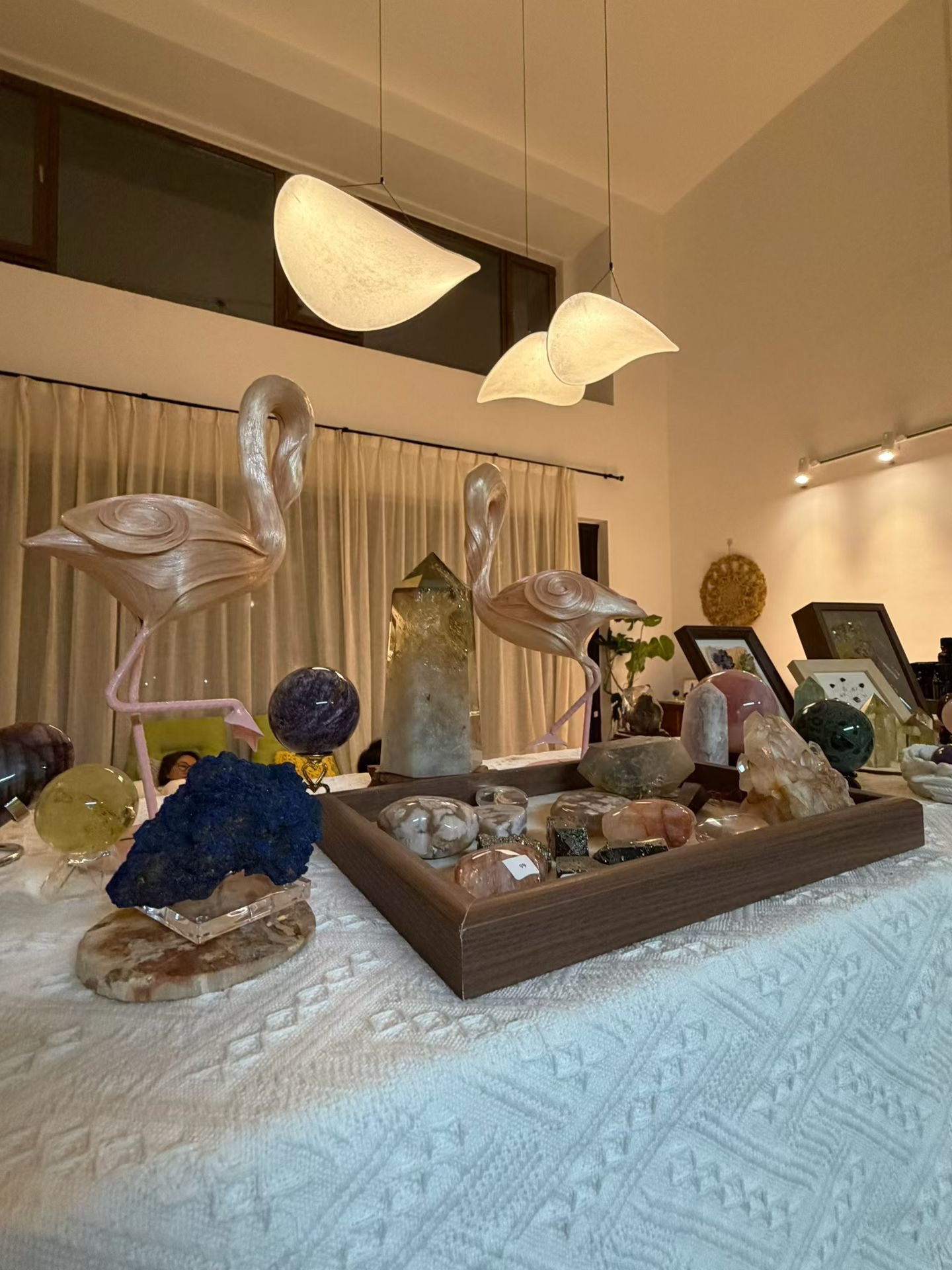 山夏的矿石与器物陈设